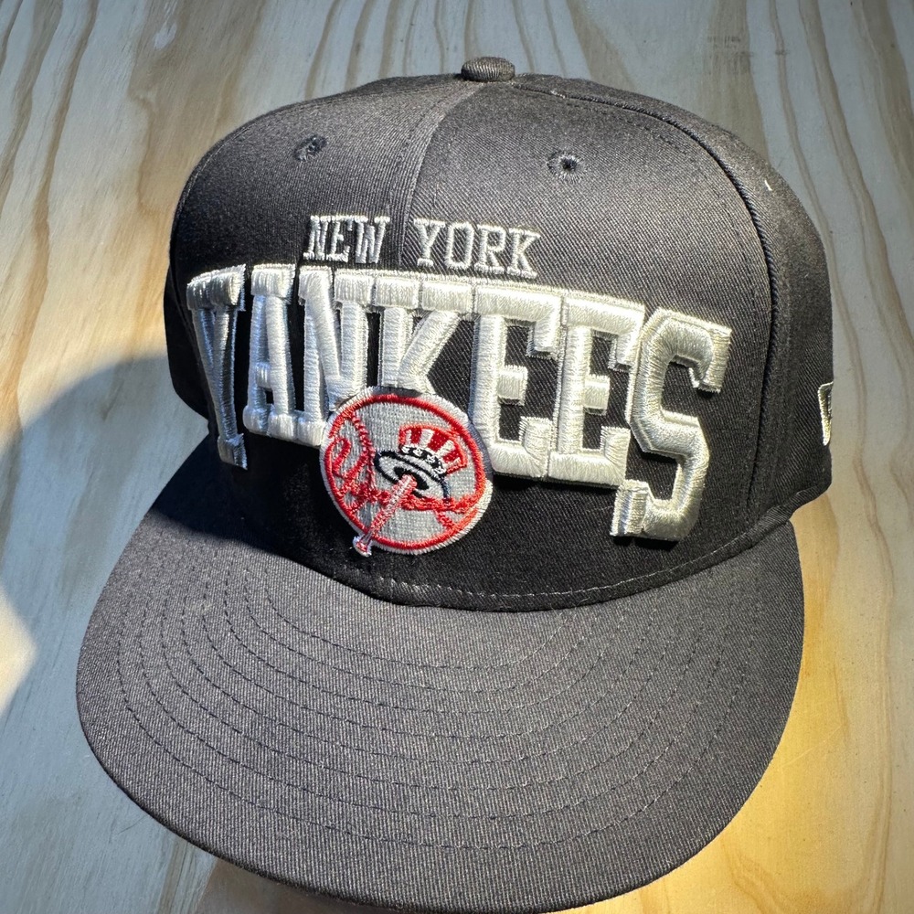 New Era New York Yankees 9FIFTY Snapback Hat Black Green Underbrim
